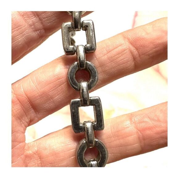 Silver tone square  and circle link bracelet - Picture 4 of 9